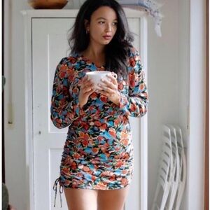 Zara Floral Vneck Ruched Side Mini Dress w/ Stretch Size Large NWT